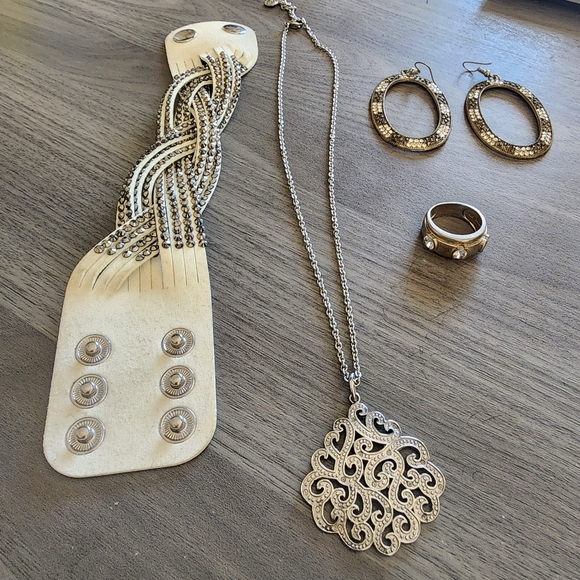 Grab Bag of Jewelry $10 - Picture 1 of 1